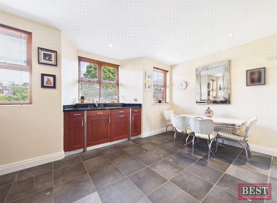 27 Cahir Linn, Rostrevor, Newry, BT34 3GP