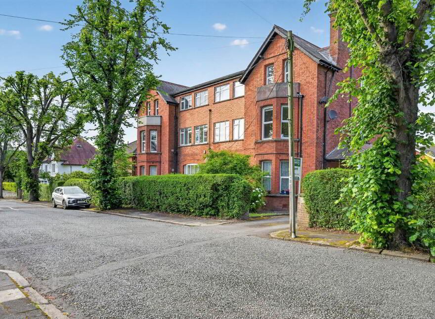 Apt 3, 52 Myrtlefield Park, Belfast, BT9 6NF