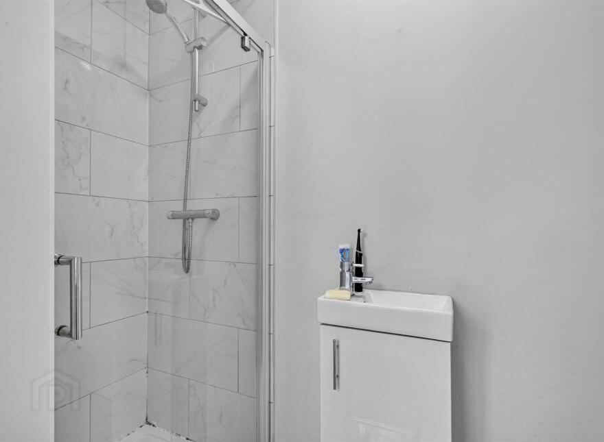 Apt 3, 52 Myrtlefield Park, Belfast, BT9 6NF