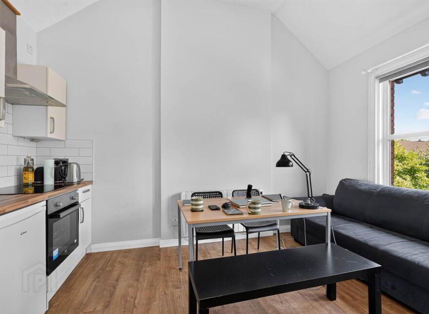 Apt 3, 52 Myrtlefield Park, Belfast, BT9 6NF
