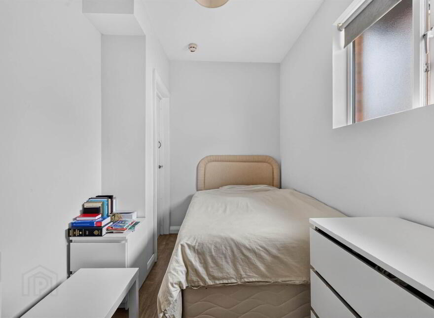 Apt 3, 52 Myrtlefield Park, Belfast, BT9 6NF