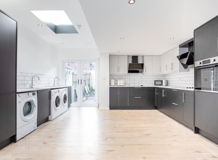Room 3, 9 Frank Street, Belfast, BT5 4NW