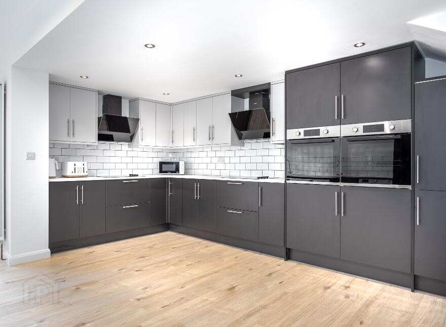 Room 3, 9 Frank Street, Belfast, BT5 4NW