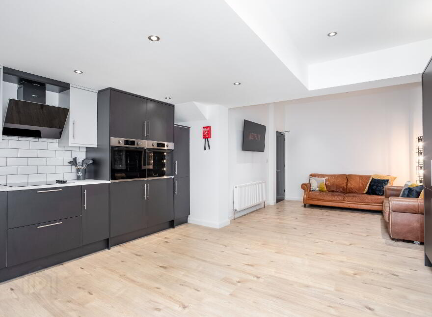 Room 3, 9 Frank Street, Belfast, BT5 4NW