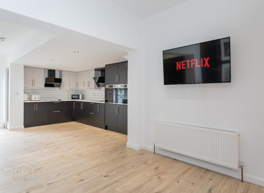 Room 3, 9 Frank Street, Belfast, BT5 4NW