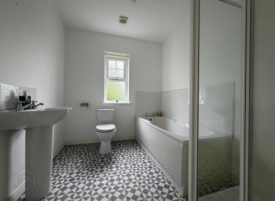 26 Brook Manor, Magheramason, L'Derry, BT47 2GD