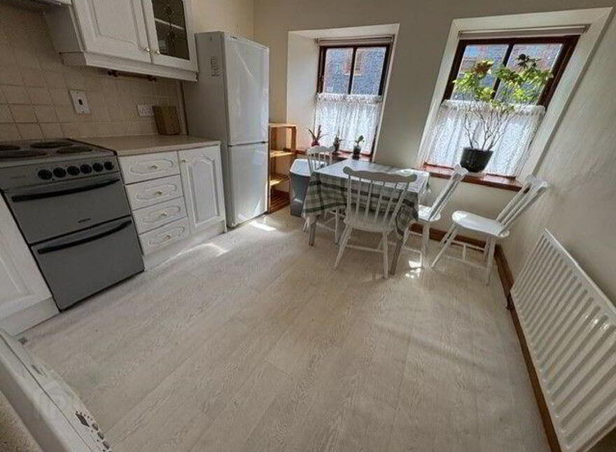 4 The Square, Lucan, K78W8K7