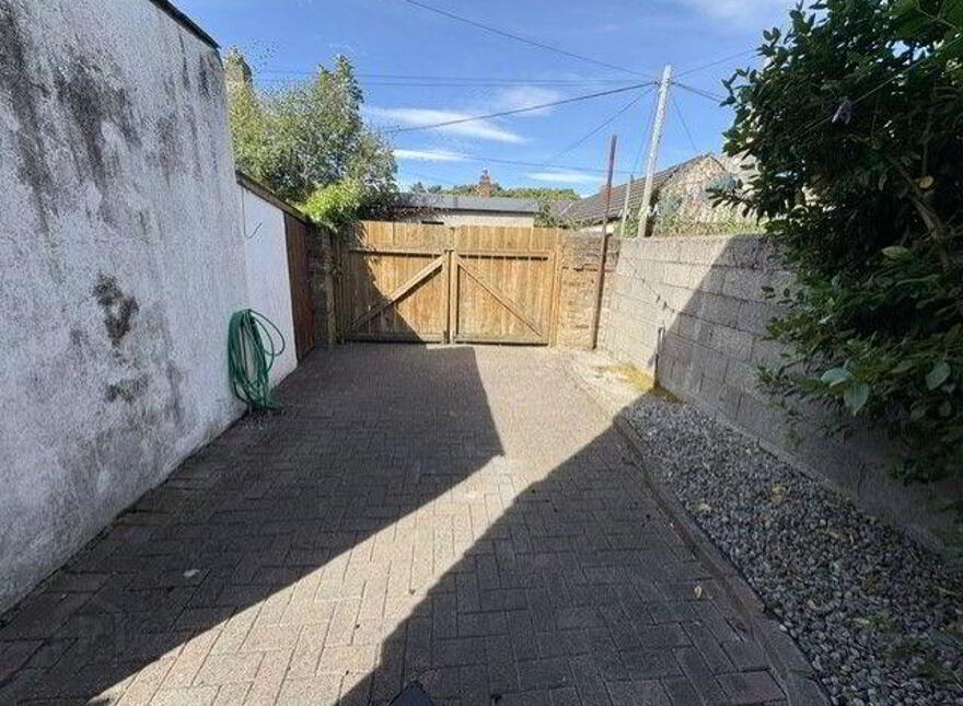 4 The Square, Lucan, K78W8K7