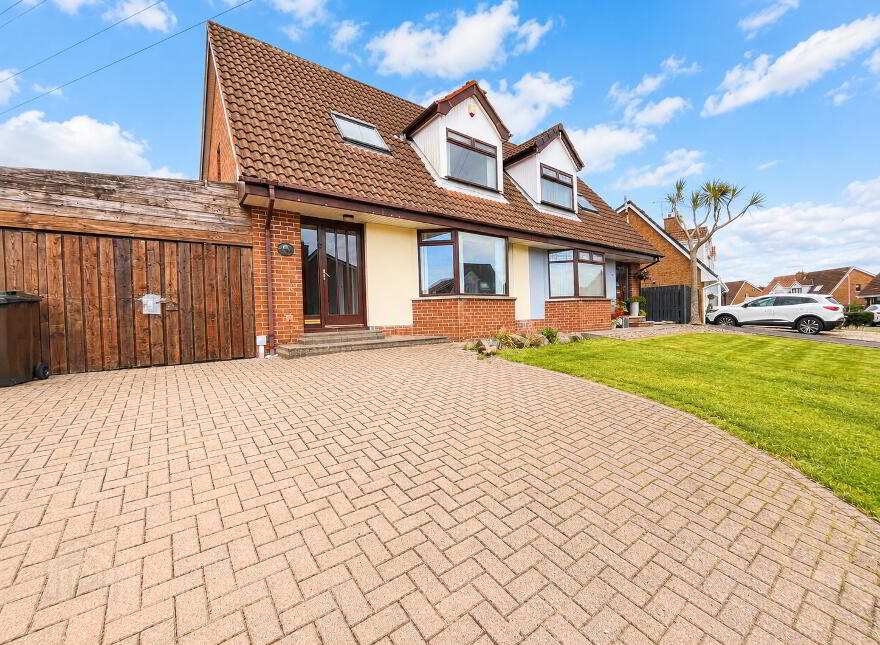 4 Hillview Road, Carrickfergus, BT38 8YW