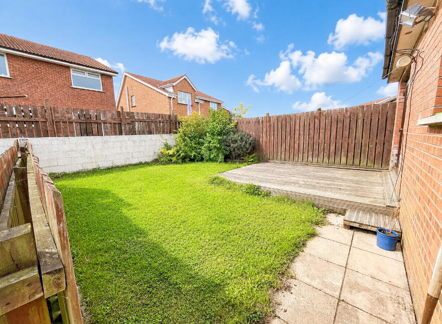 4 Hillview Road, Carrickfergus, BT38 8YW