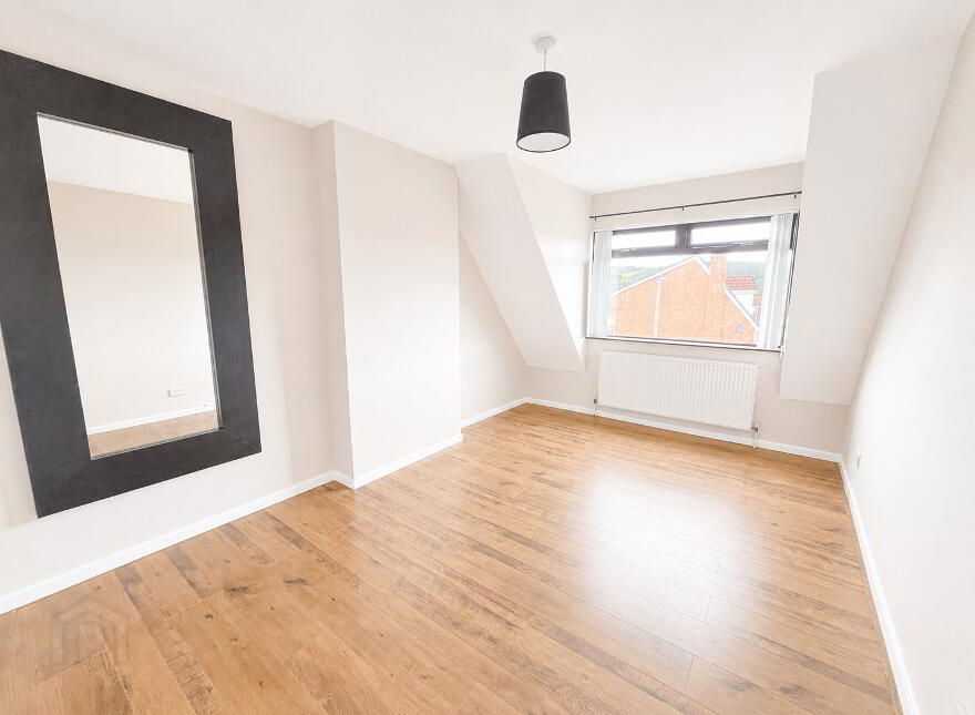 4 Hillview Road, Carrickfergus, BT38 8YW
