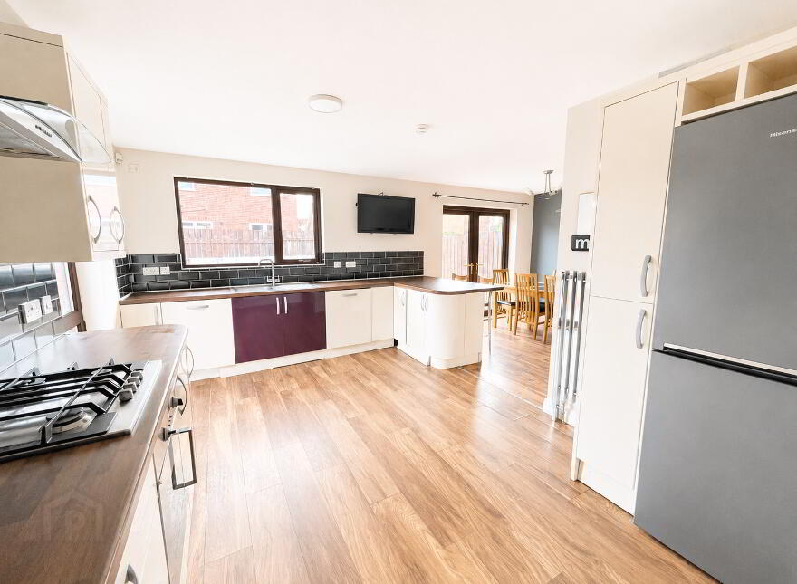 4 Hillview Road, Carrickfergus, BT38 8YW