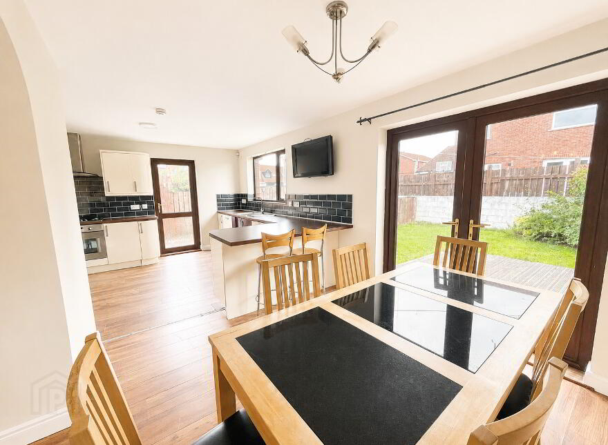 4 Hillview Road, Carrickfergus, BT38 8YW