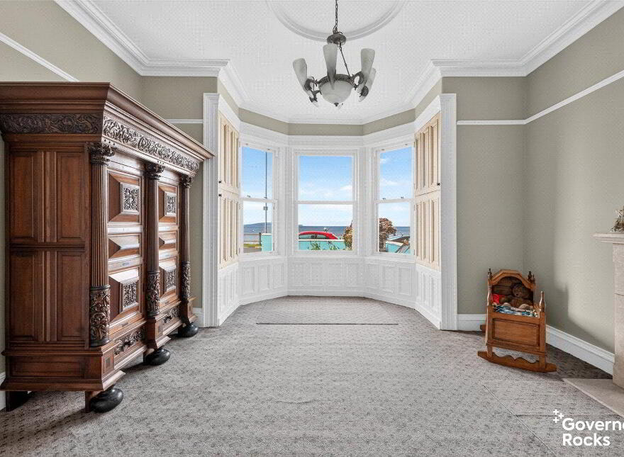 14 Ballyholme Esplanade, Bangor, BT20 5LZ