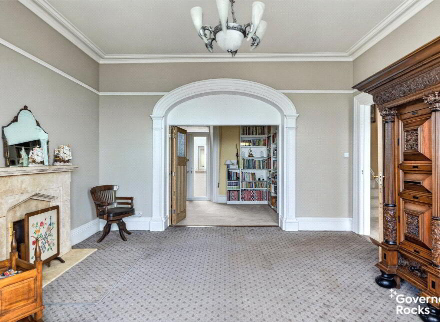 14 Ballyholme Esplanade, Bangor, BT20 5LZ