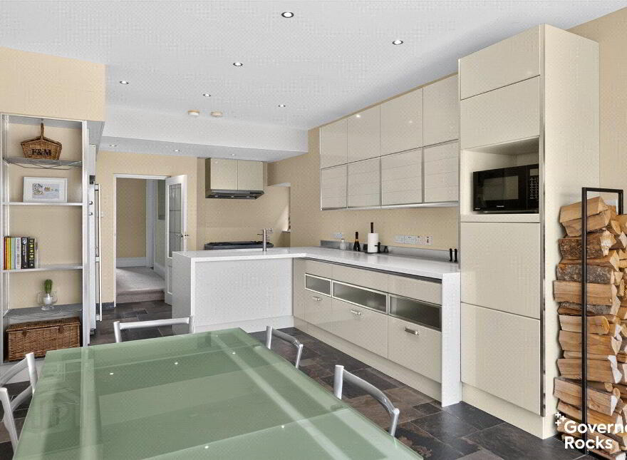 14 Ballyholme Esplanade, Bangor, BT20 5LZ