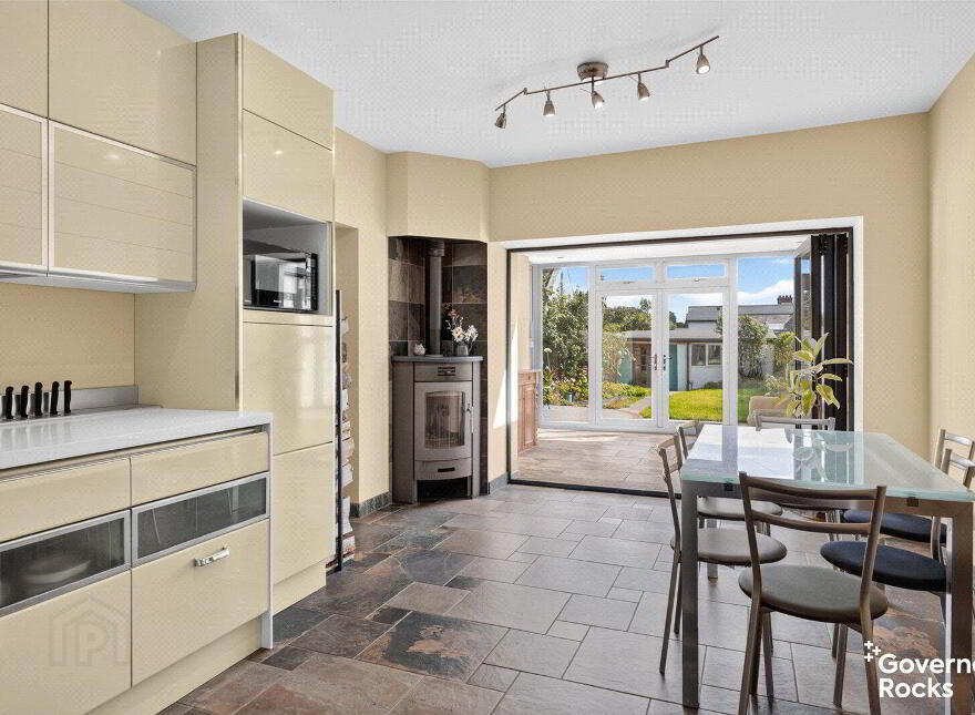 14 Ballyholme Esplanade, Bangor, BT20 5LZ
