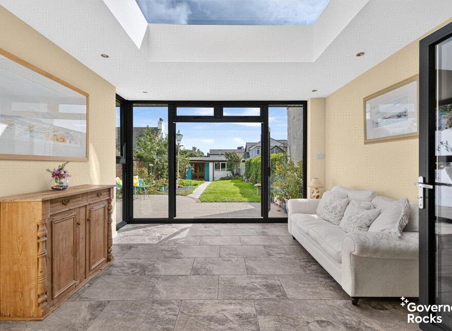 14 Ballyholme Esplanade, Bangor, BT20 5LZ