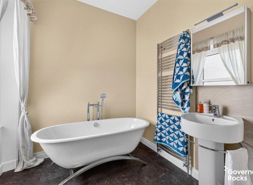 14 Ballyholme Esplanade, Bangor, BT20 5LZ