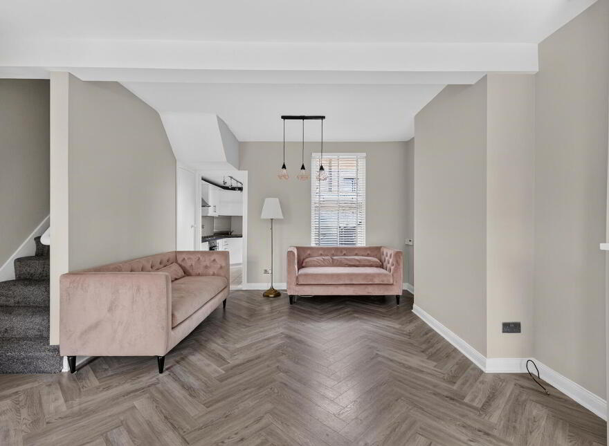 35 Dundela Crescent, Belfast, BT4 3BN