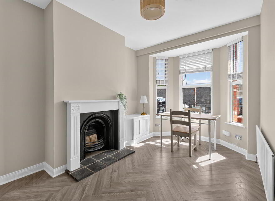 35 Dundela Crescent, Belfast, BT4 3BN