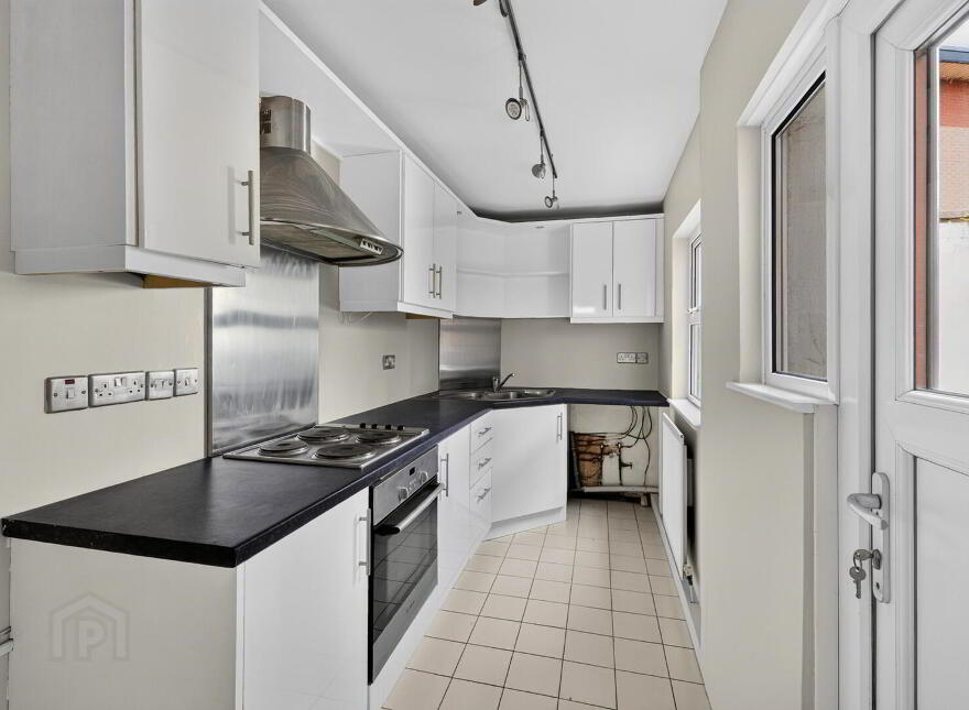 35 Dundela Crescent, Belfast, BT4 3BN