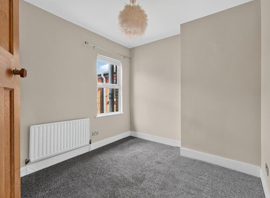 35 Dundela Crescent, Belfast, BT4 3BN