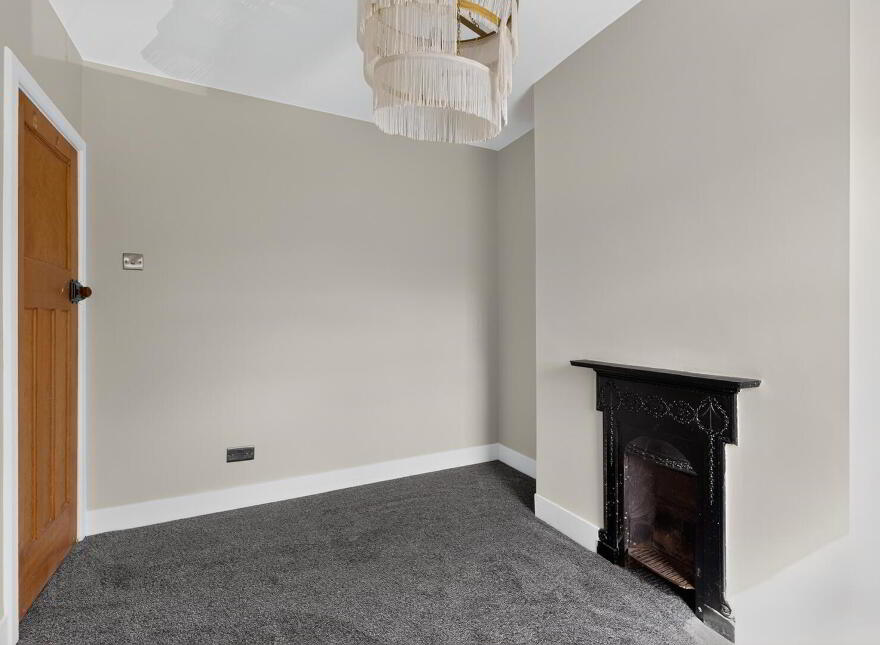 35 Dundela Crescent, Belfast, BT4 3BN
