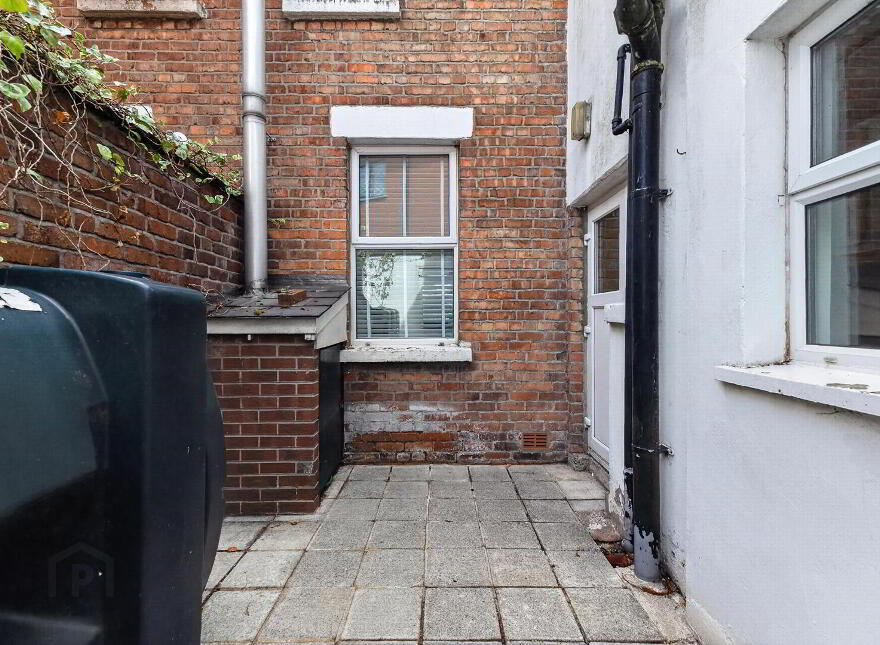 35 Dundela Crescent, Belfast, BT4 3BN