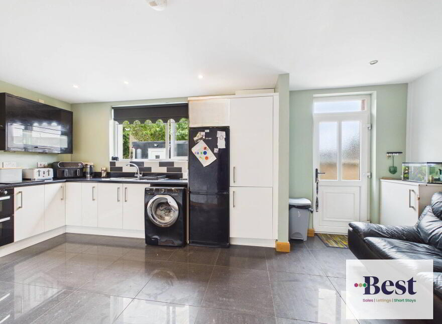 6 Hillmount Gardens, Larne, BT40 1TF