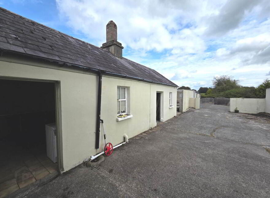 Old Church Road, Williamstown, F45VH70