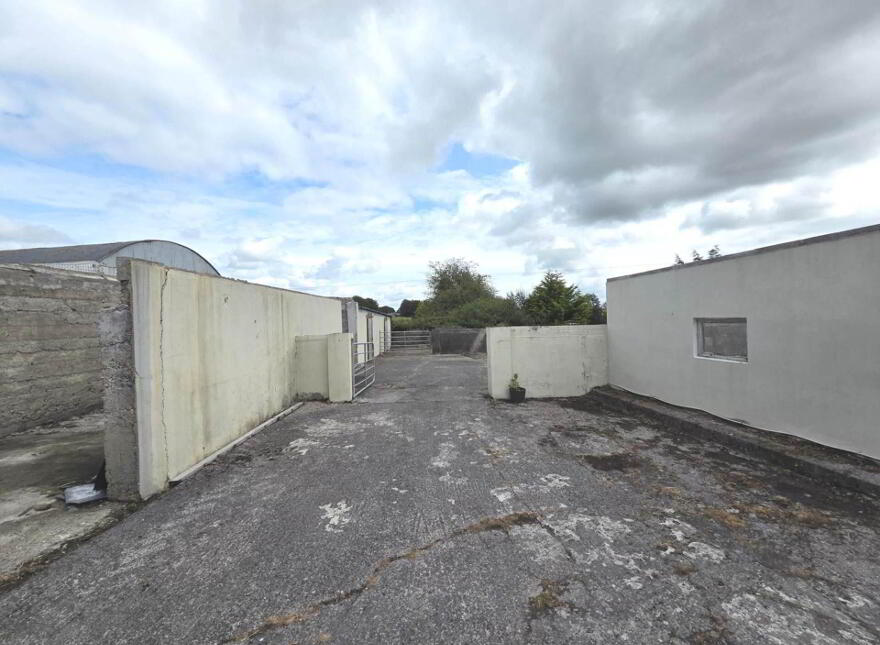 Old Church Road, Williamstown, F45VH70