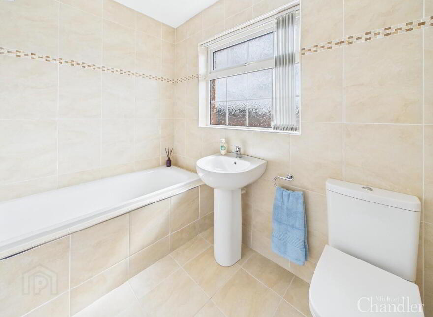 13 Winchester Park, Carryduff, Belfast, BT8 8QG