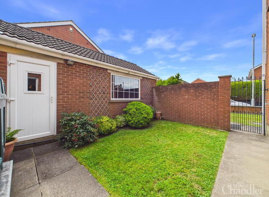 13 Winchester Park, Carryduff, Belfast, BT8 8QG