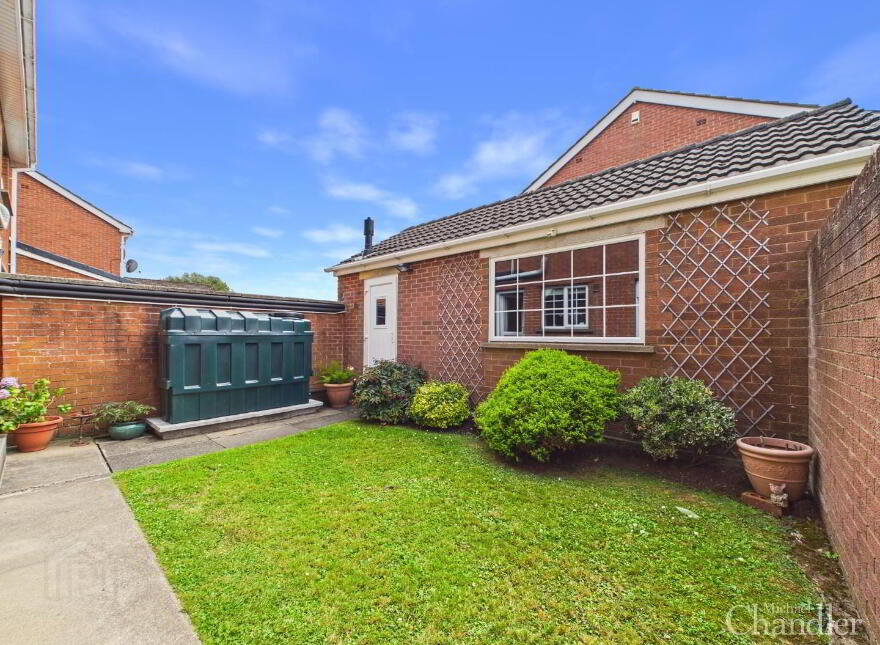 13 Winchester Park, Carryduff, Belfast, BT8 8QG