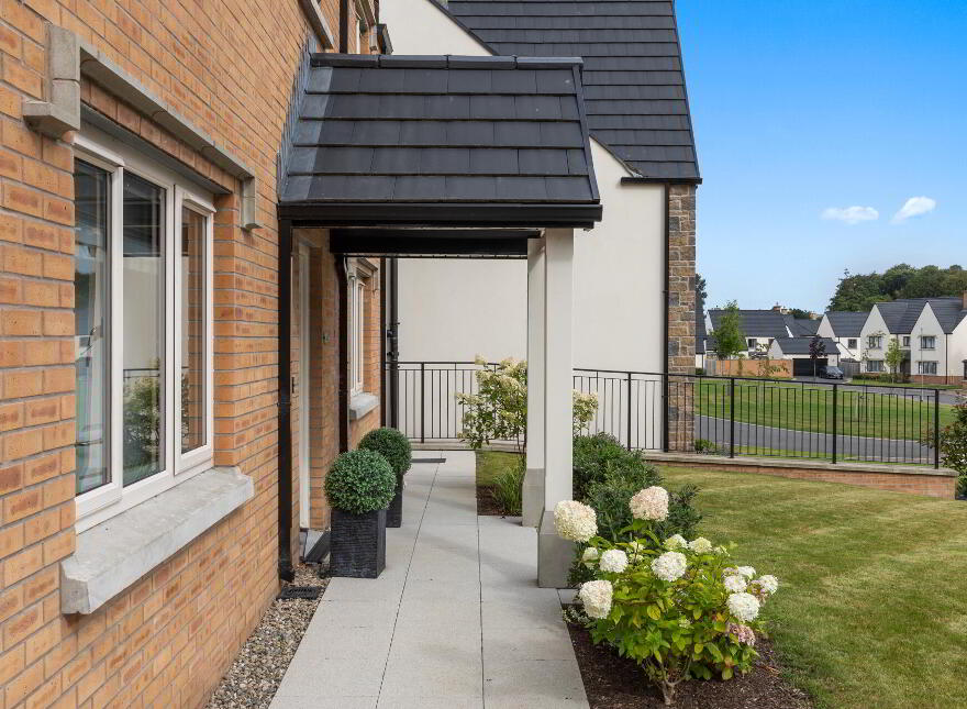 33 Ashgrove Walk, Comber, Newtownards, BT23 5PJ