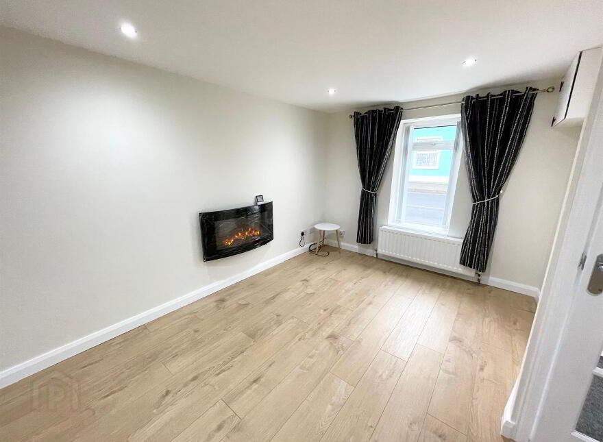 5 High Street, Ballyhalbert, BT22 1BL