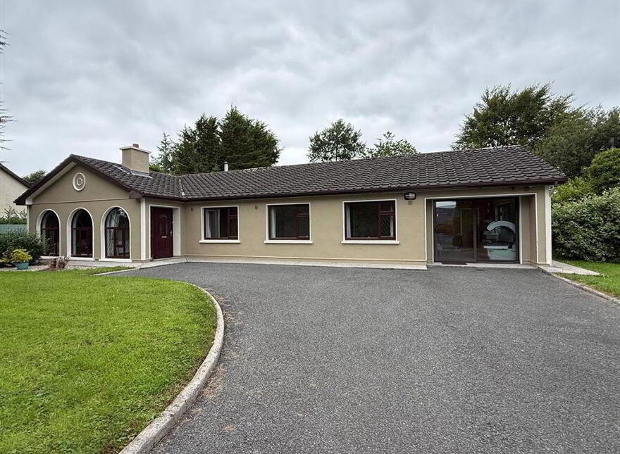 Convent Road, Ballaghaderreen, F45DK19