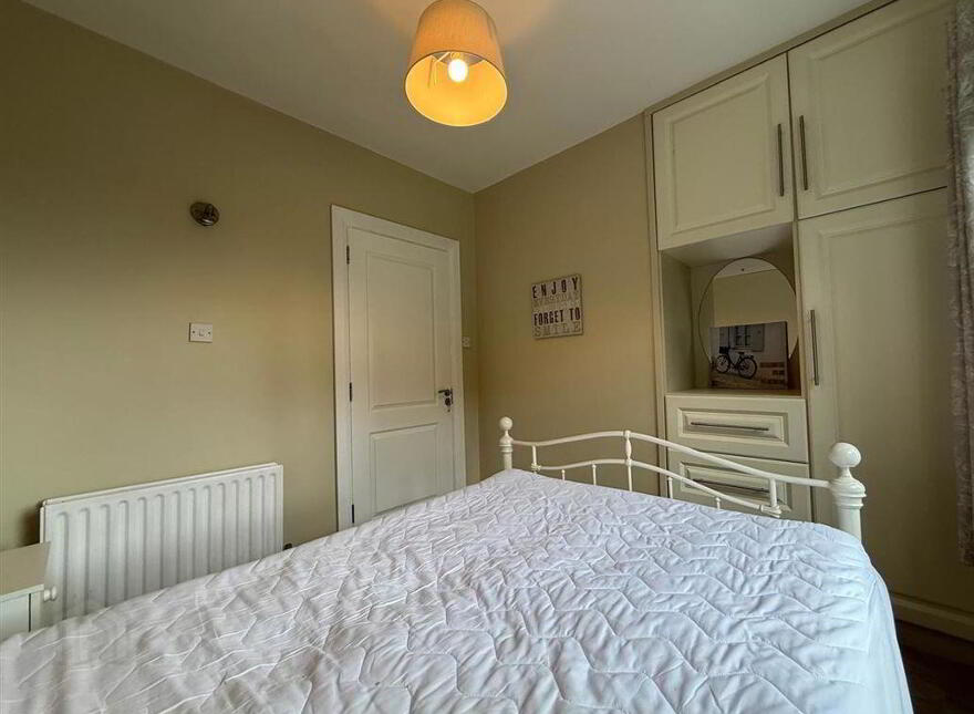 Convent Road, Ballaghaderreen, F45DK19