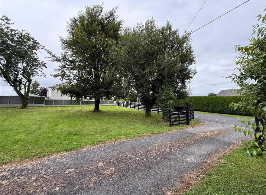 Convent Road, Ballaghaderreen, F45DK19