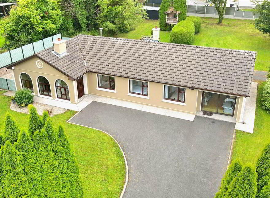 Convent Road, Ballaghaderreen, F45DK19