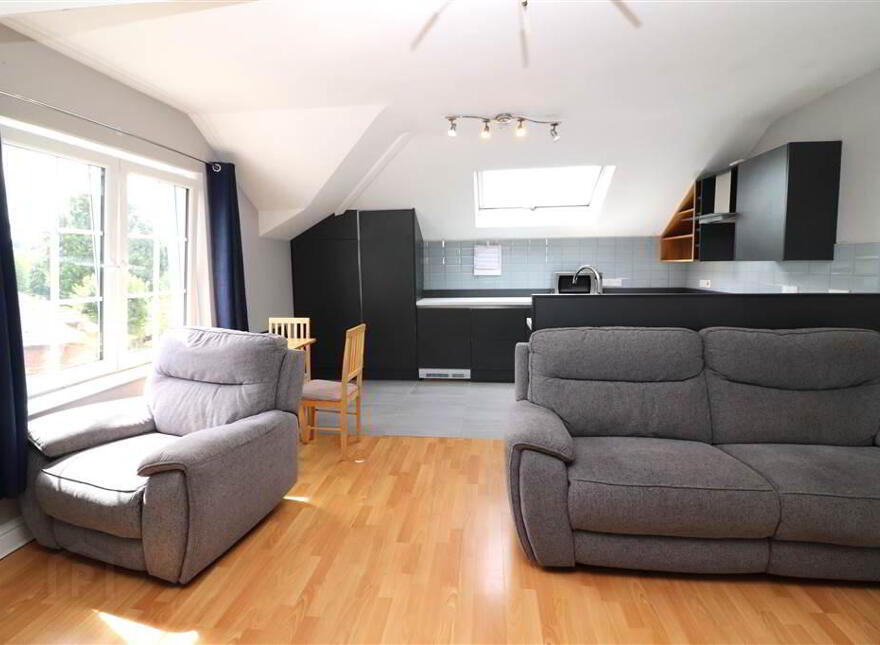 5 Glenmore Place, Lambeg Road, Lisburn, BT27 4QT