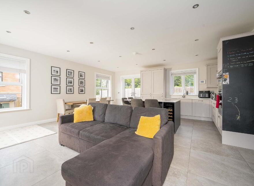 7B Mornington, Belfast, BT7 3JS
