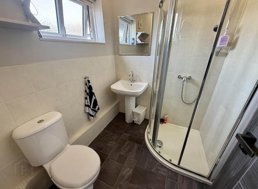 11 Camlough Place, Castlereagh, Belfast, BT6 9NZ