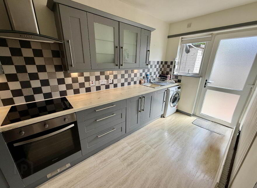 11 Camlough Place, Castlereagh, Belfast, BT6 9NZ
