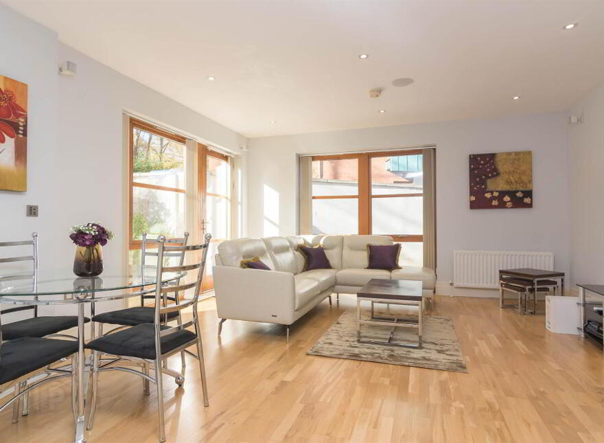 E1 Apartment The Elms, Malone Square, 77B Malone Road, Belfast, BT9 6SB