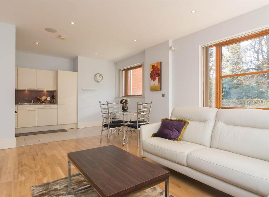 E1 Apartment The Elms, Malone Square, 77B Malone Road, Belfast, BT9 6SB