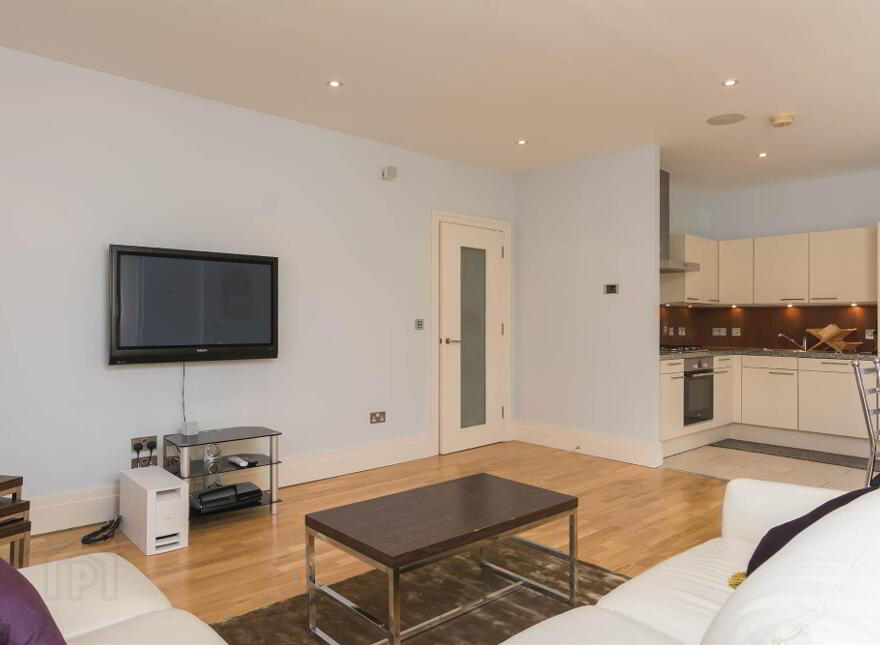 E1 Apartment The Elms, Malone Square, 77B Malone Road, Belfast, BT9 6SB