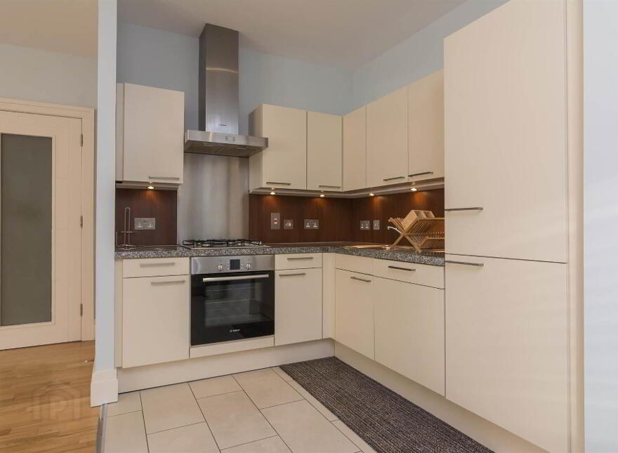 E1 Apartment The Elms, Malone Square, 77B Malone Road, Belfast, BT9 6SB
