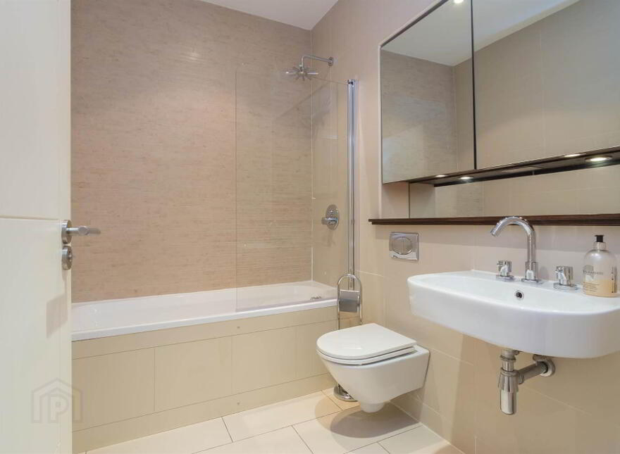 E1 Apartment The Elms, Malone Square, 77B Malone Road, Belfast, BT9 6SB